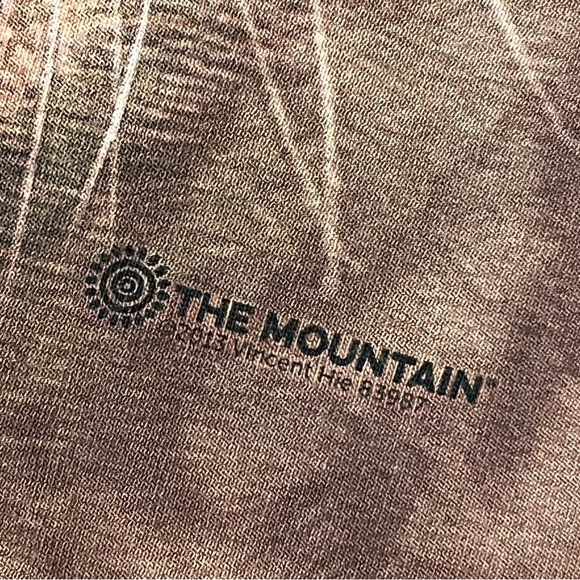 The Mountain Men’s Chocolate Lab Graphic Tee - Picture 3 of 6
